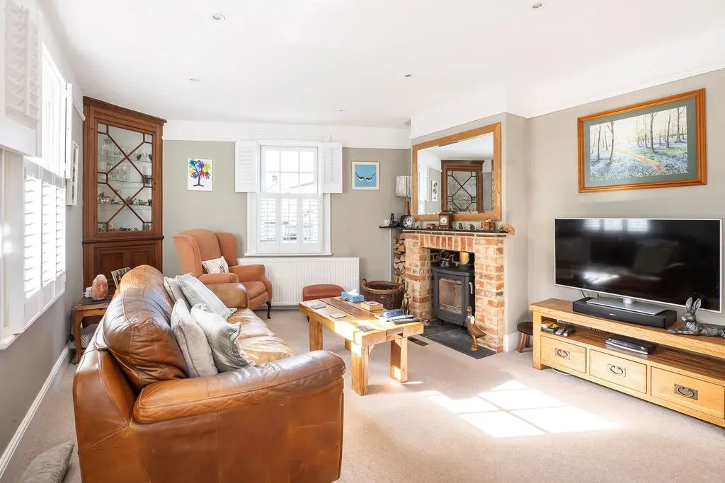 London Road, Aston Clinton, Buckinghamshire, HP22 5HN, photo 12