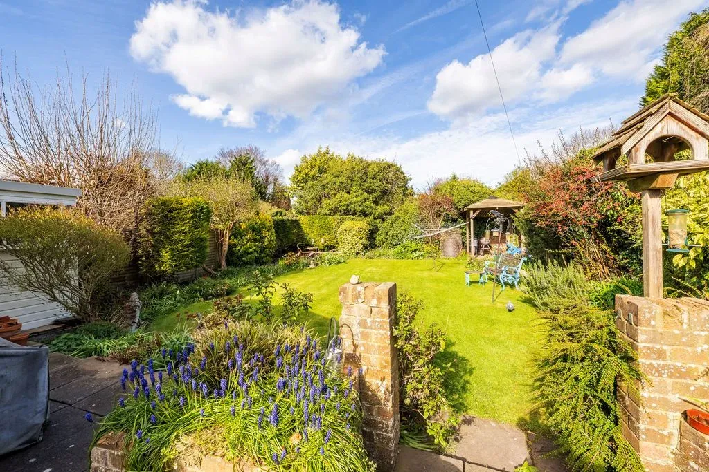 London Road, Aston Clinton, Buckinghamshire, HP22 5HN, photo 11