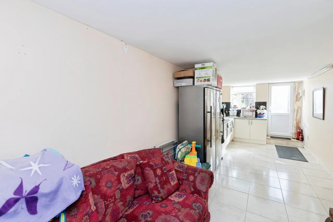 Hamilton Avenue, Ilford, IG6, photo 27