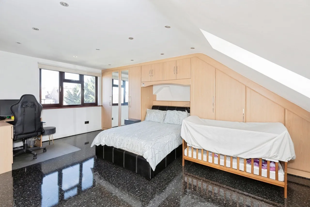 Hamilton Avenue, Ilford, IG6, photo 12