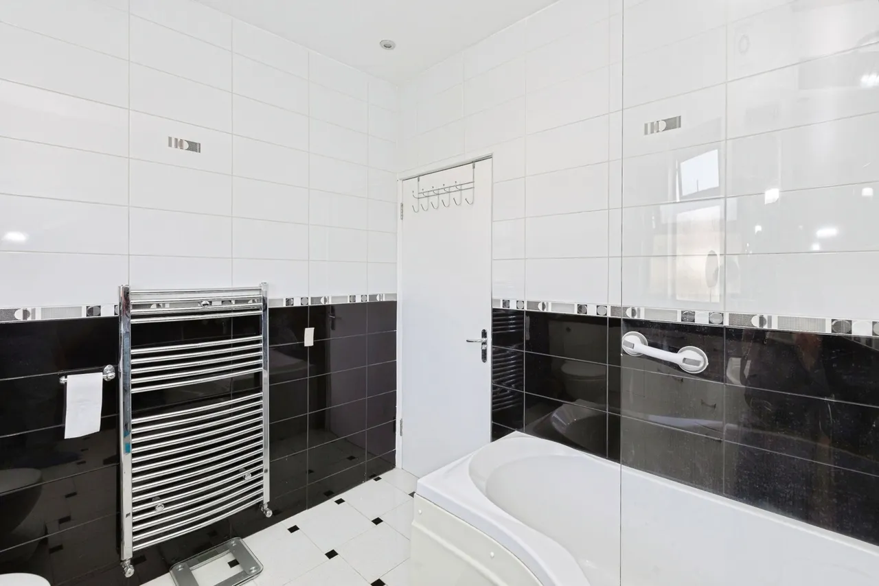 Hamilton Avenue, Ilford, IG6, photo 23
