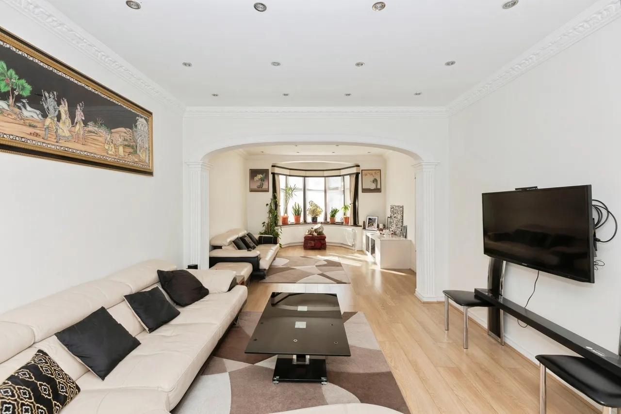 Hamilton Avenue, Ilford, IG6, photo 3
