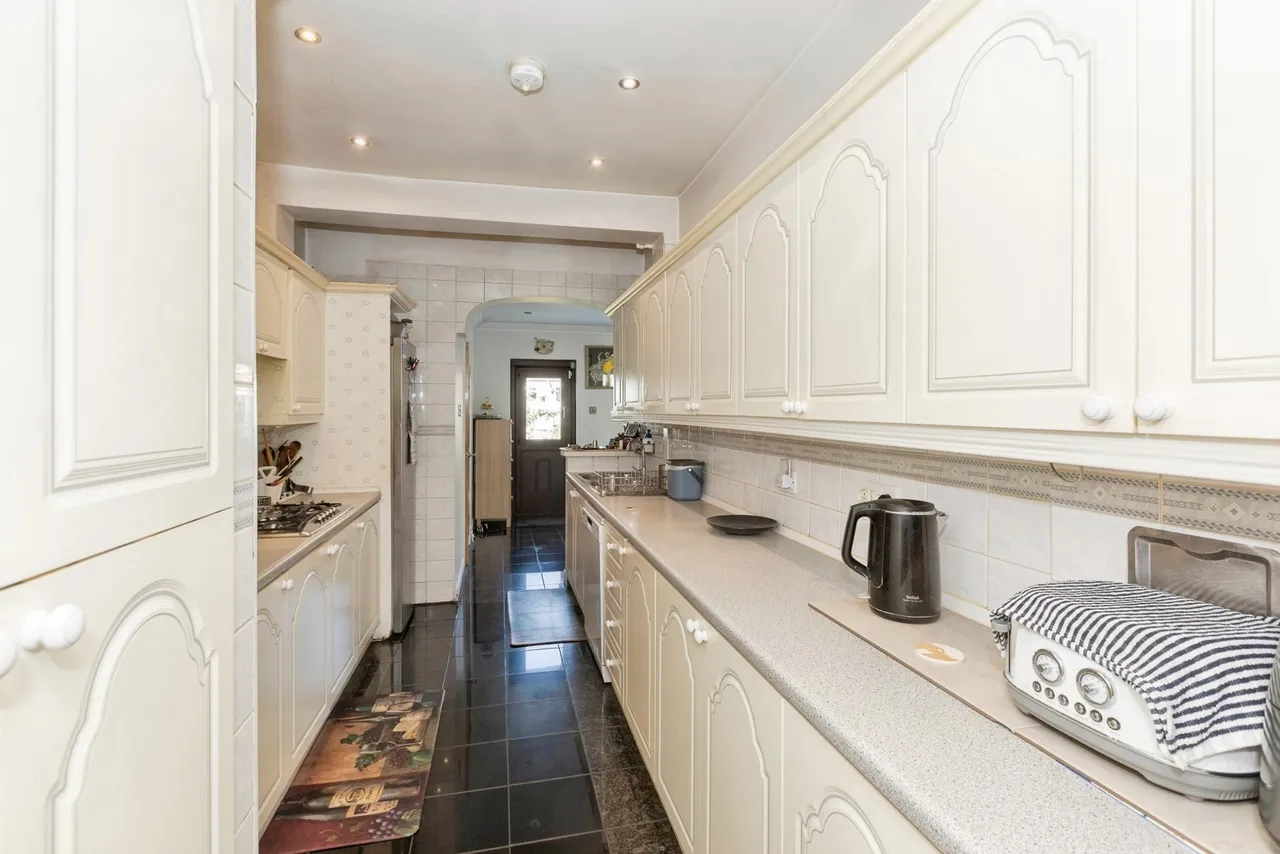Hamilton Avenue, Ilford, IG6, photo 9