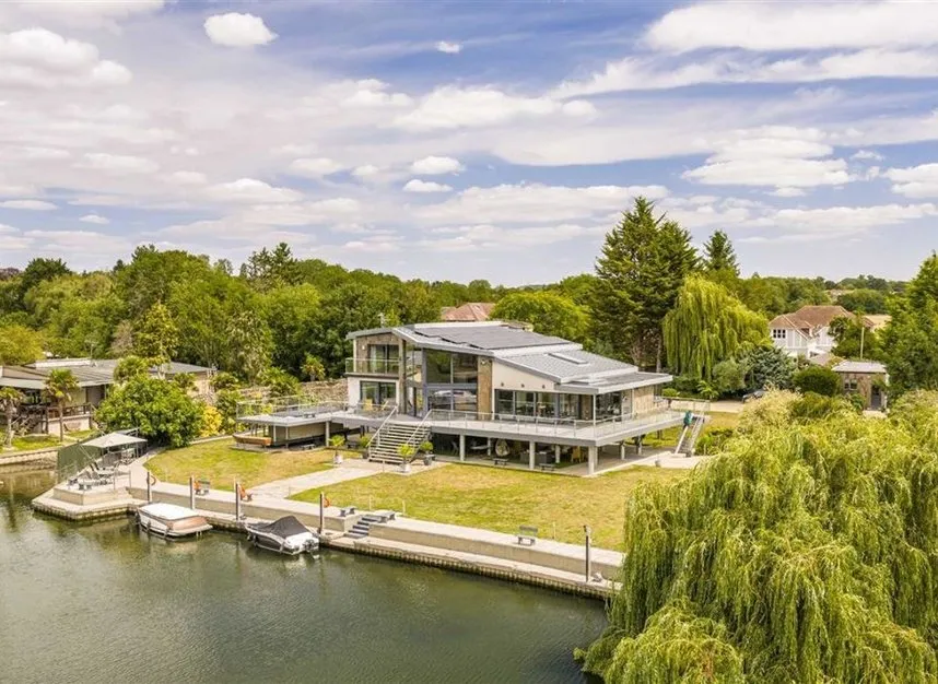 5 bed property for sale, Friary Island, Staines-upon-Thames, TW19