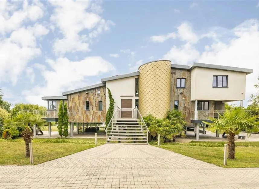 Friary Island, Staines-upon-Thames, TW19, photo 2