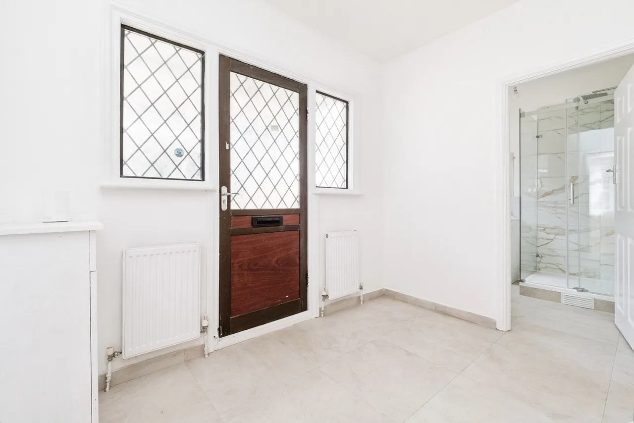 Suttons Avenue, Hornchurch, Essex, RM12, photo 22