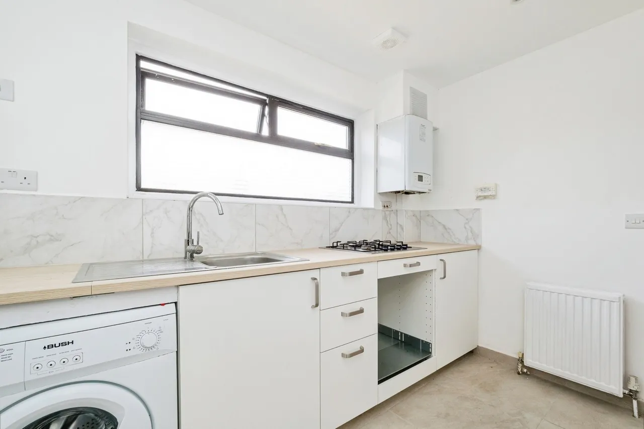 Suttons Avenue, Hornchurch, Essex, RM12, photo 16