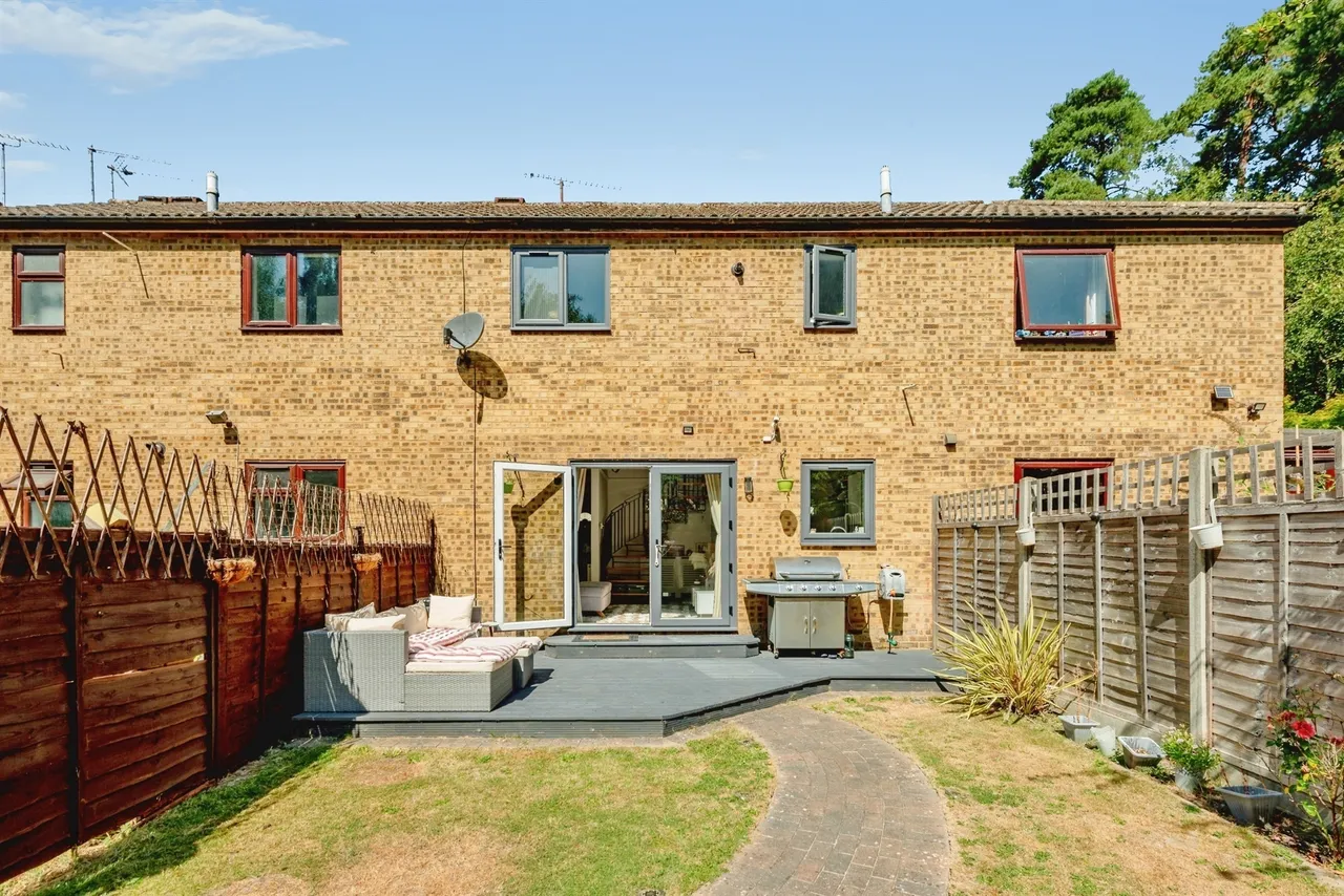 Brooklands Road, Crawley, photo 12