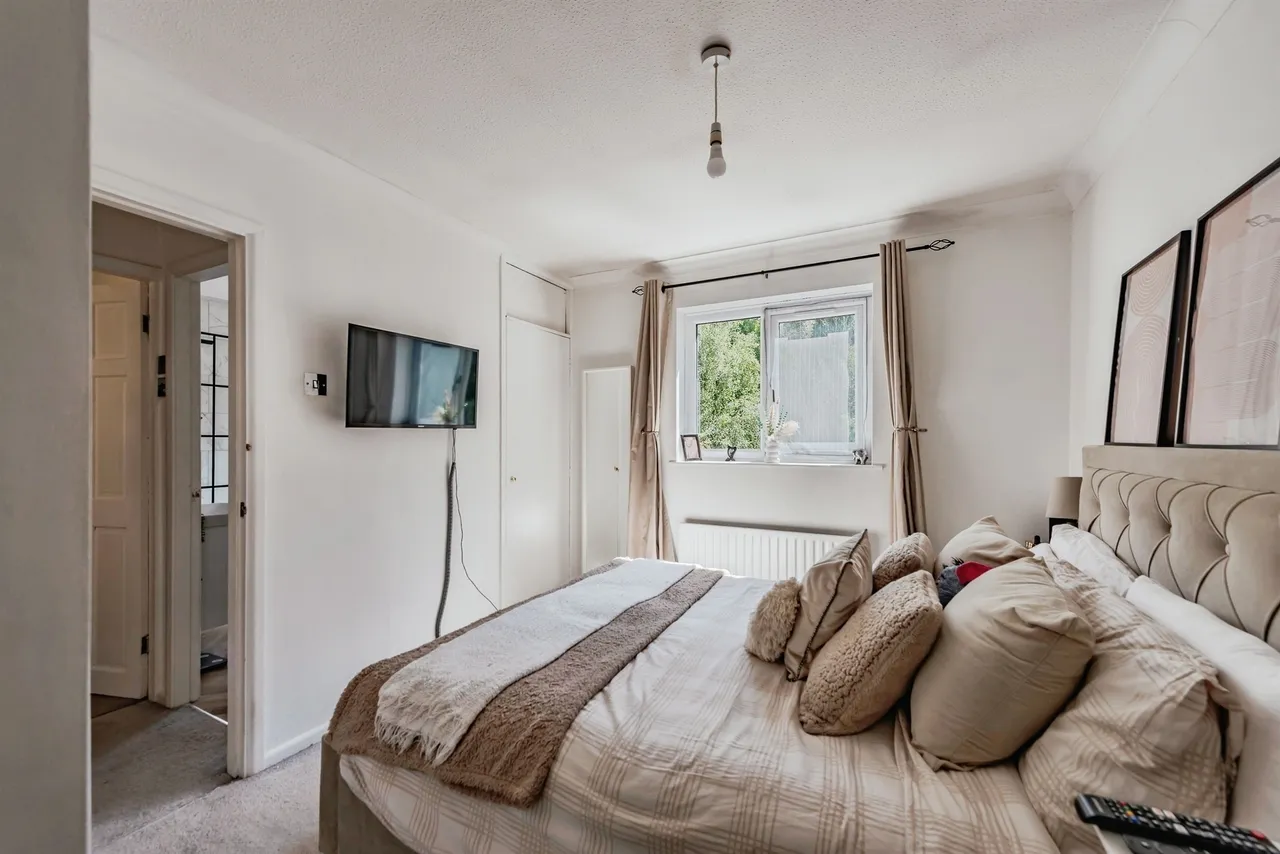 Brooklands Road, Crawley, photo 8