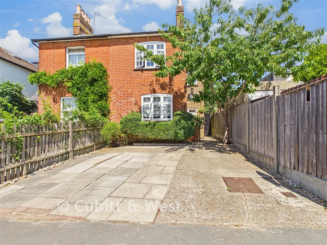 2 bed house for sale, Smith Road, Reigate, RH2