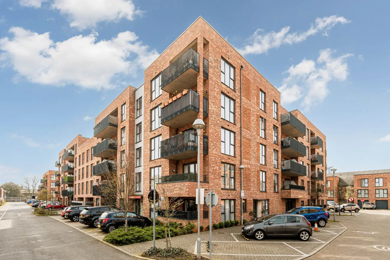 2 bed flat for sale — Myers Court, Reynard Way, TW8 9GD