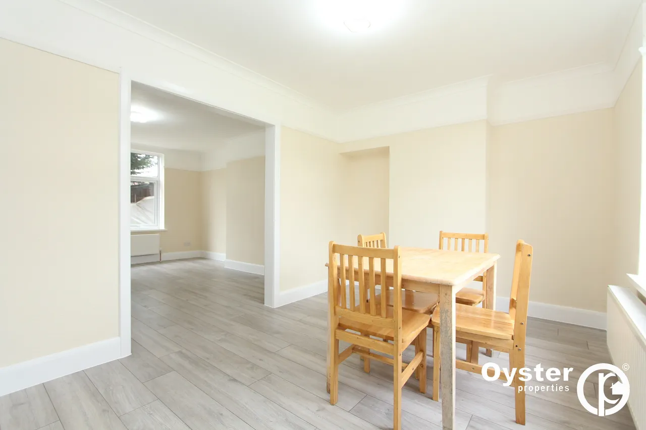 Deans Lane, Edgware, HA8, photo 4