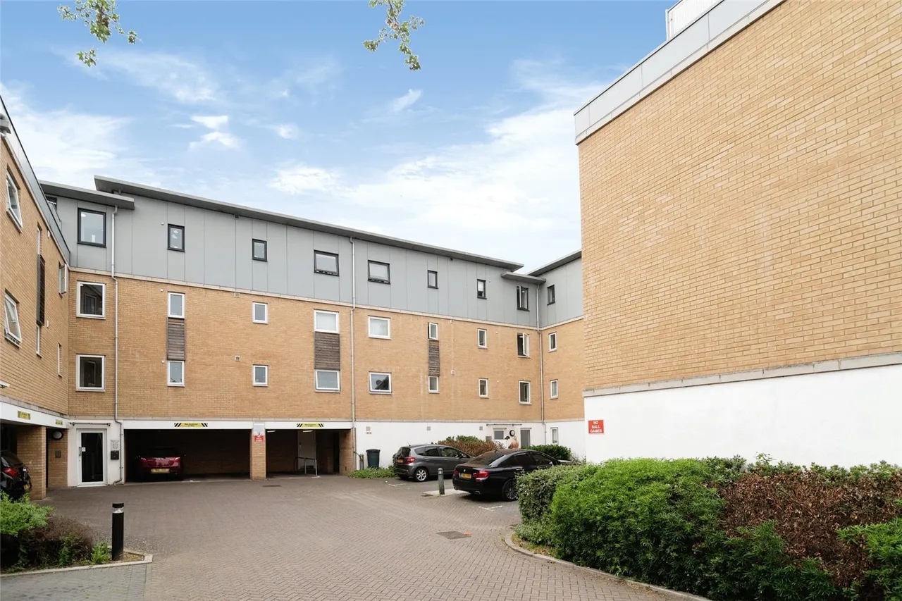 Saxton Close, Grays, Essex, RM17, photo 14