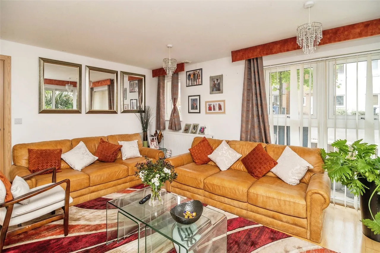 Saxton Close, Grays, Essex, RM17, photo 6