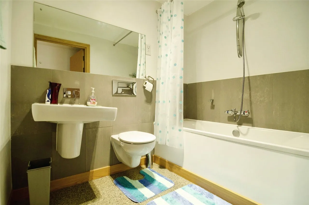 Saxton Close, Grays, Essex, RM17, photo 9