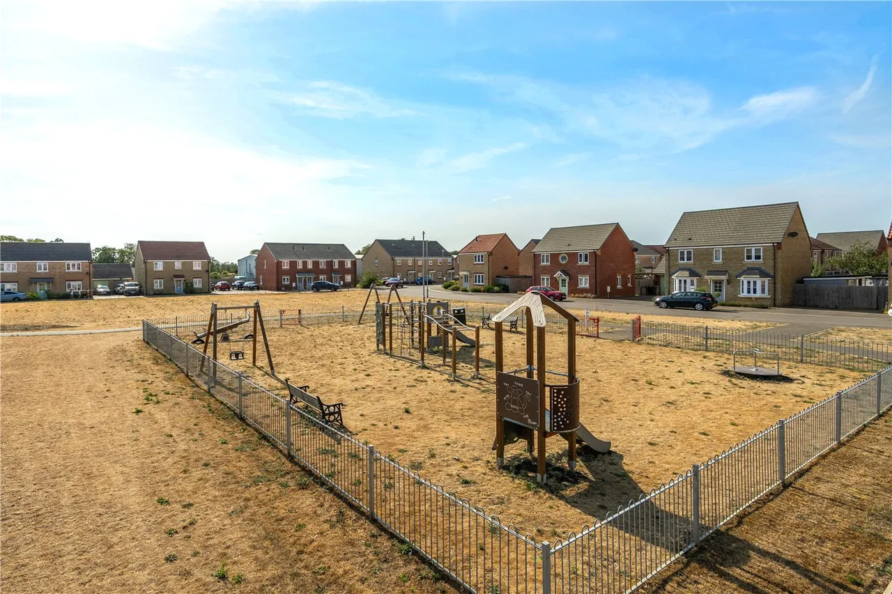 Harrier Way, Market Deeping, Peterborough, Lincolnshire, PE6, photo 2