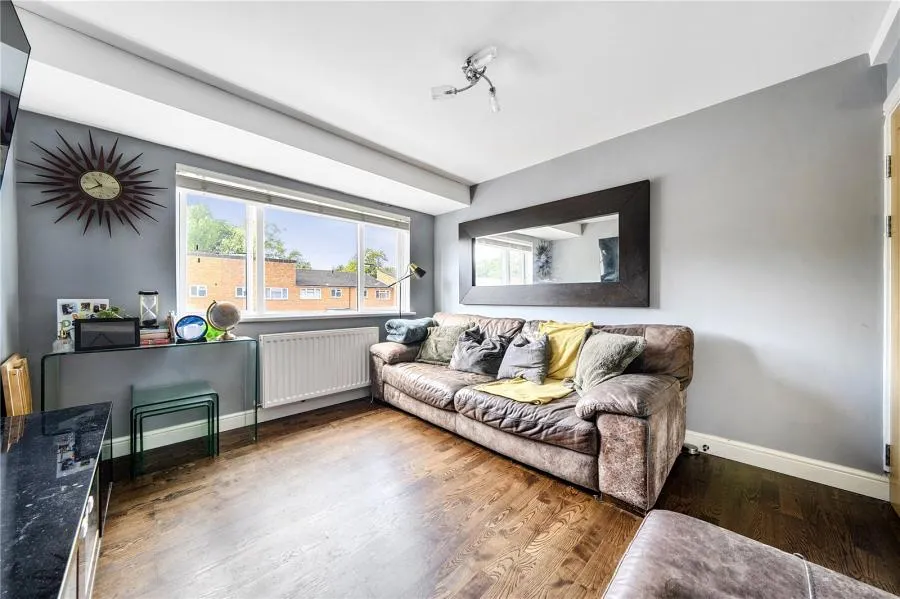 Lismore Crescent, Crawley, RH11, photo 2