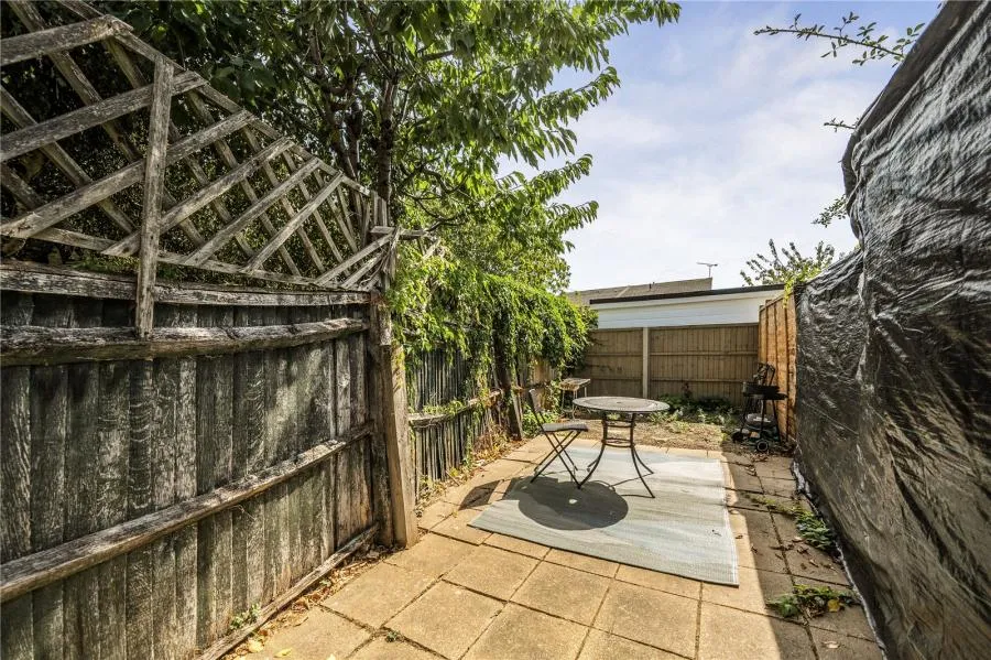 Lismore Crescent, Crawley, RH11, photo 6