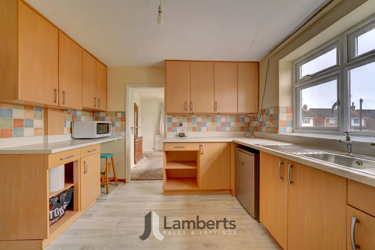 21 Milton Close, Redditch, photo 3