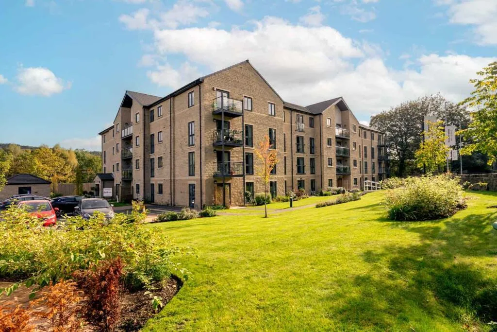 Keighley Road, BINGLEY, photo 10