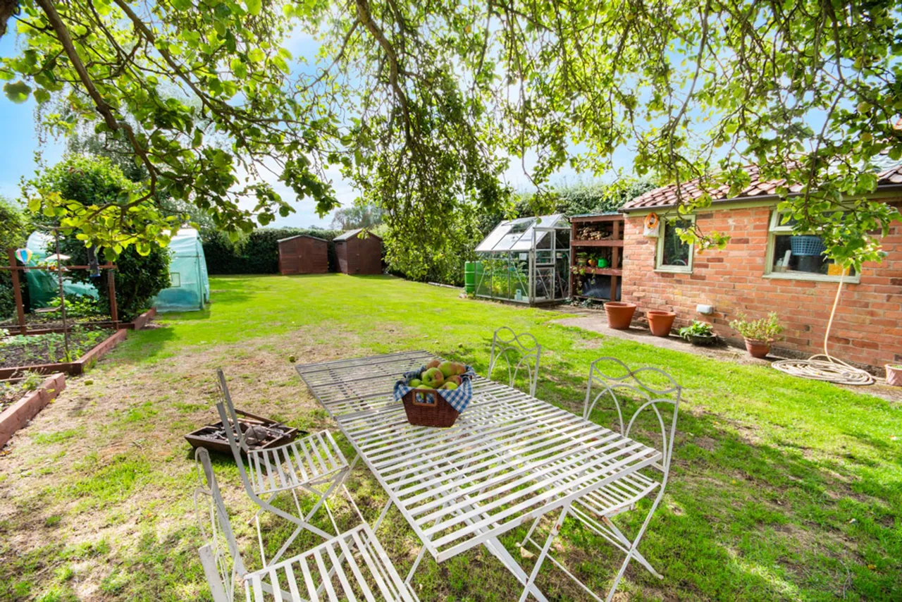 Main Street, Laneham, DN22, photo 10