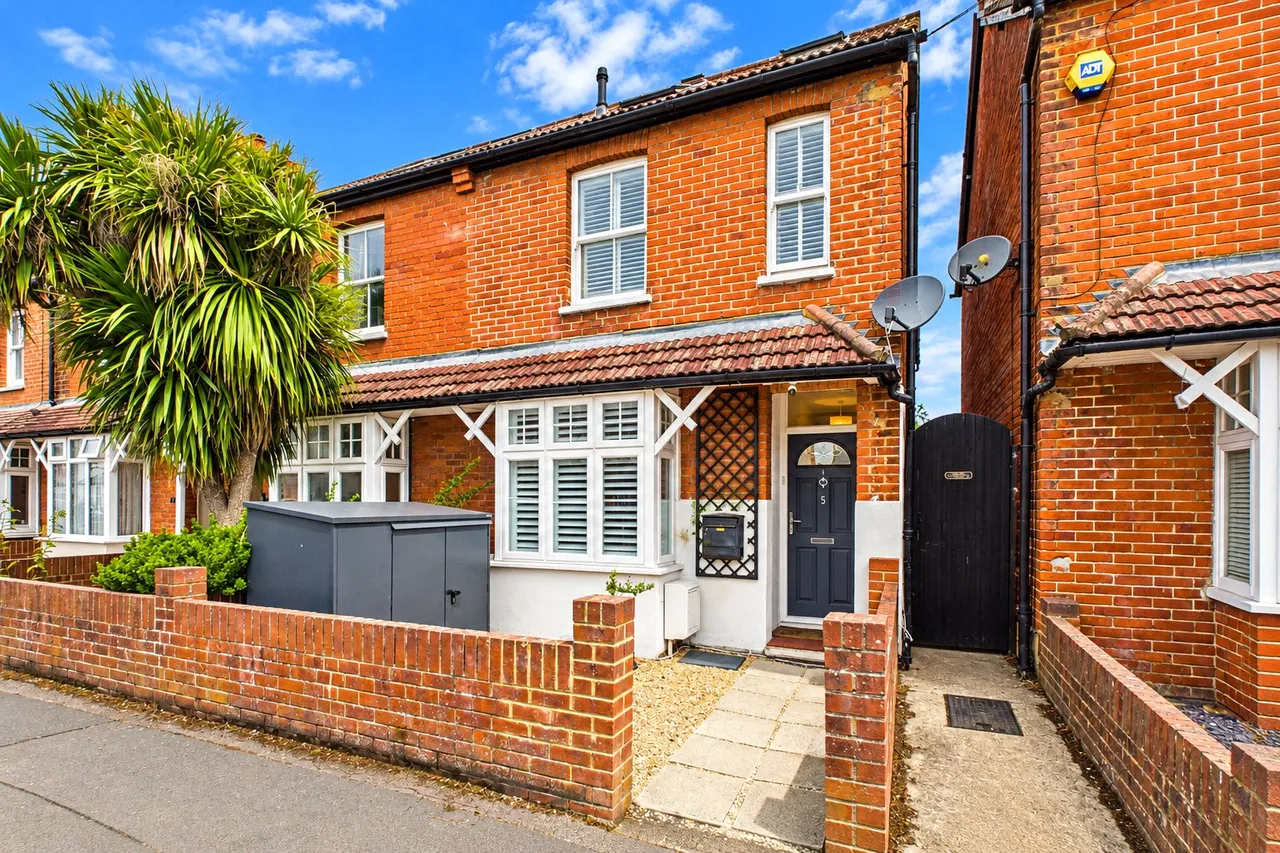 3 bed house for sale, South Road, Horsell, GU21