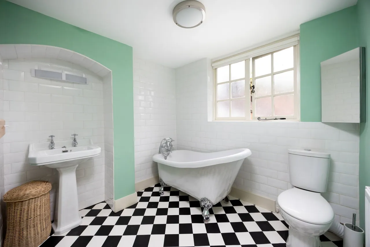 South View Court, Devizes, SN10, photo 19