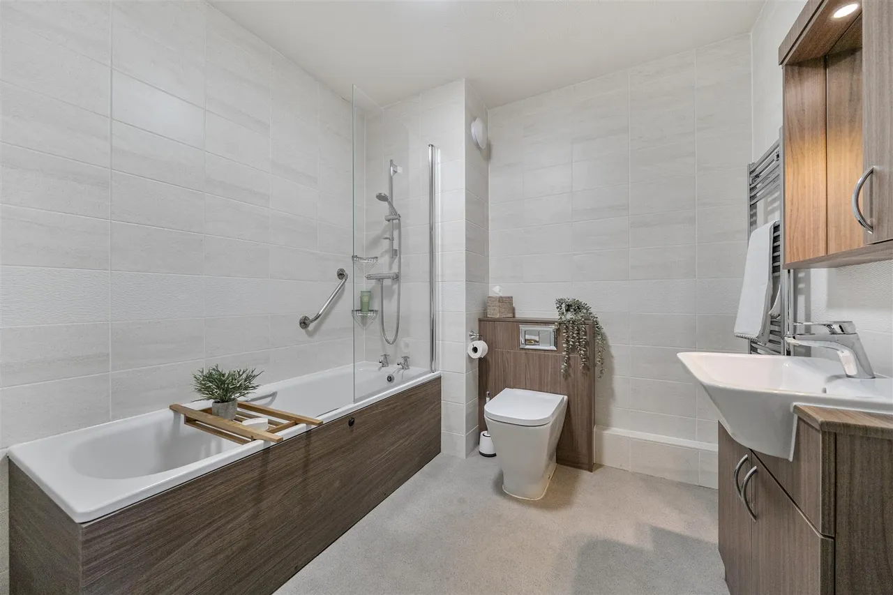 Stuart Road, Highcliffe, BH23, photo 10