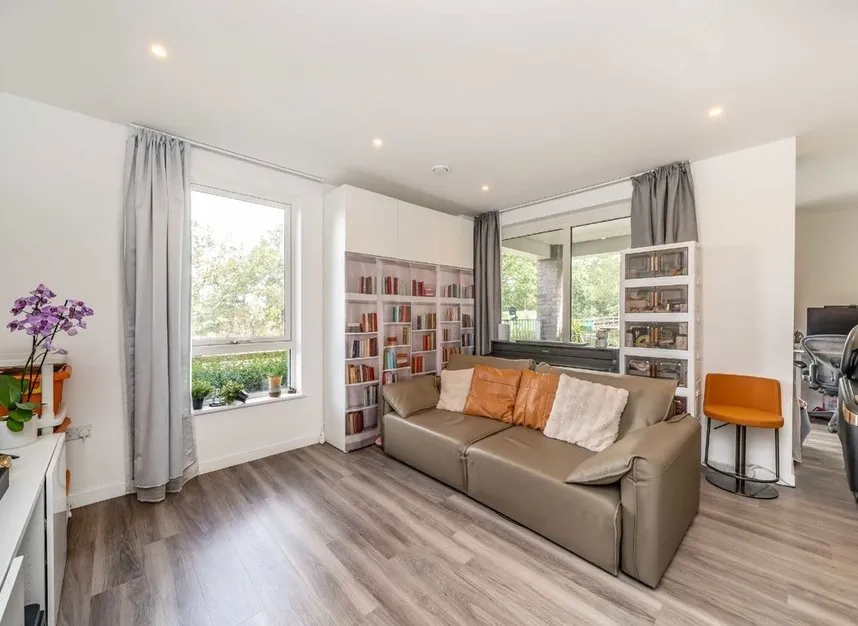 Cornforth Lane, Mill Hill, NW7, photo 2