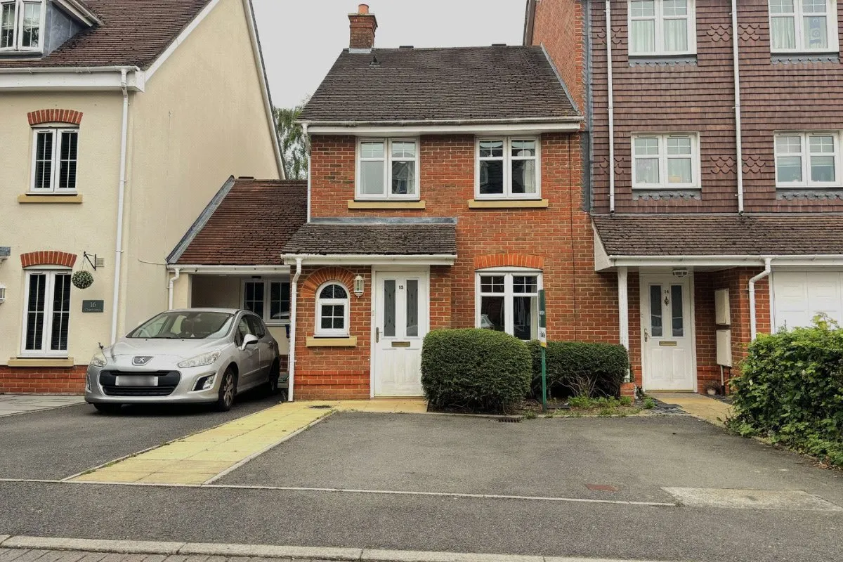3 bed house for sale — Churchlands, Aldershot, Hampshire, GU11 3SR