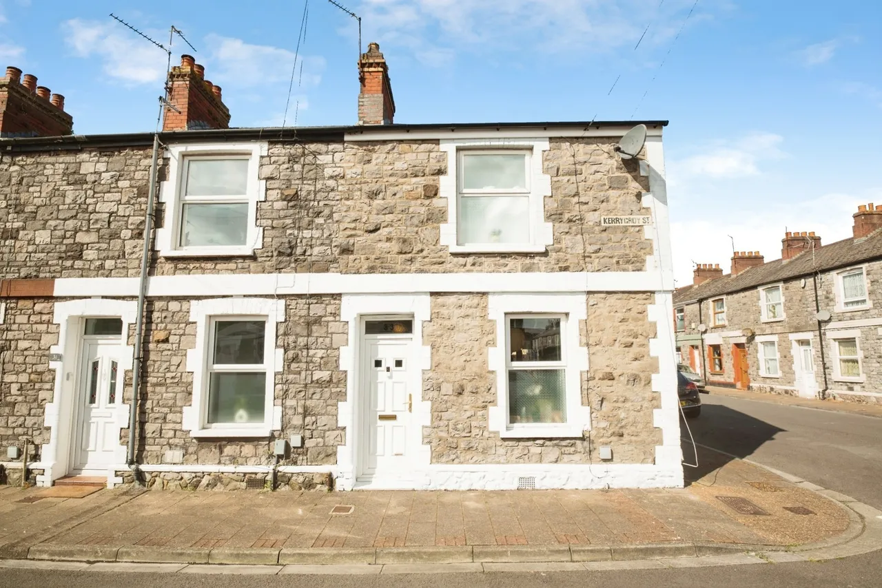2 bed house for sale — Kerrycroy Street, Cardiff, CF24