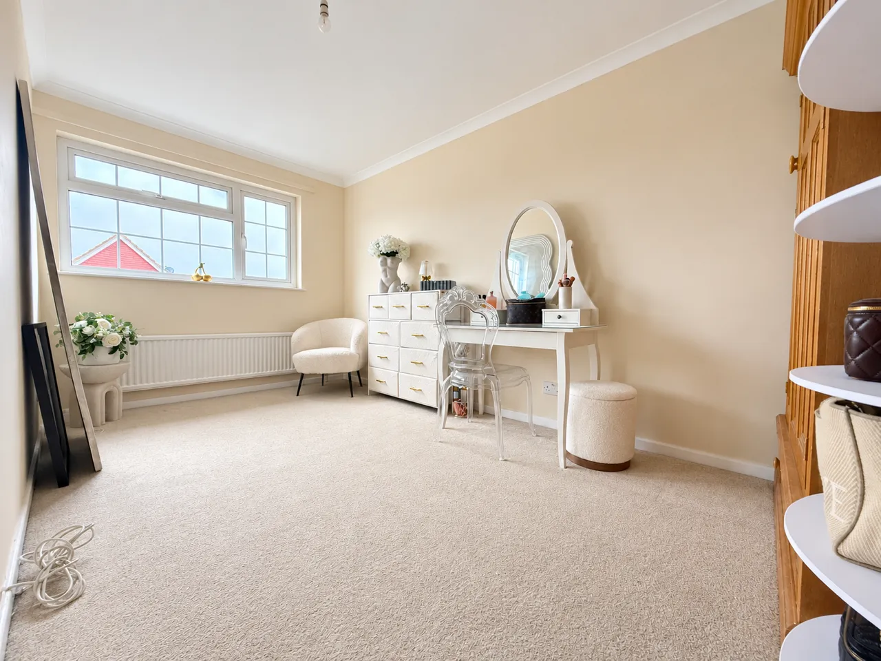 Poynes Road, RH6, photo 10