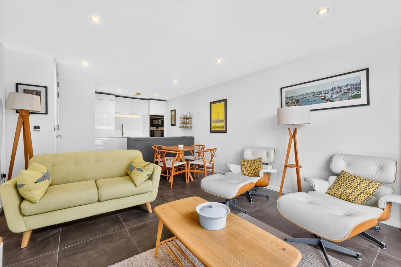 2 bed flat to rent, Pear Tree Street, London, EC1V