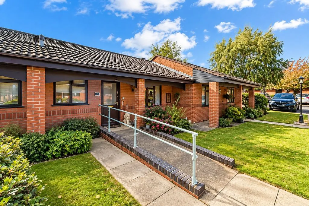 1 bed house for sale, St. Edmunds Court, Grantham, NG31