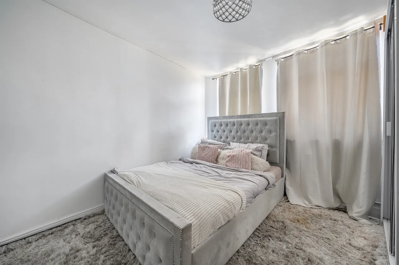 High Road, London, N17, photo 3