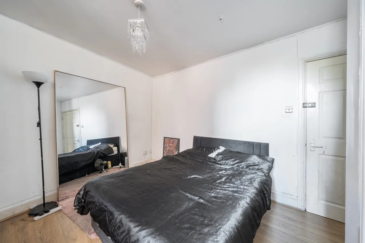 High Road, London, N17, photo 4