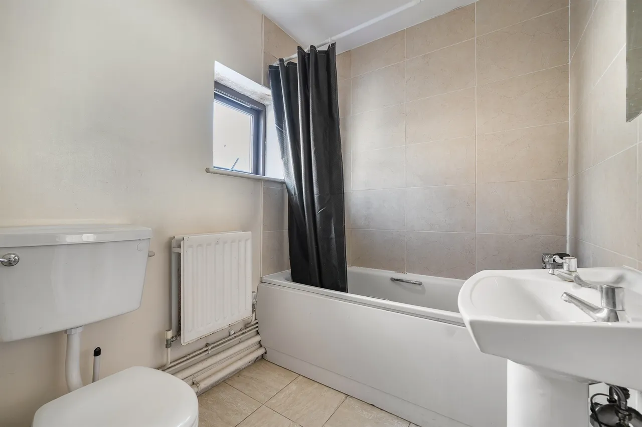 High Road, London, N17, photo 5