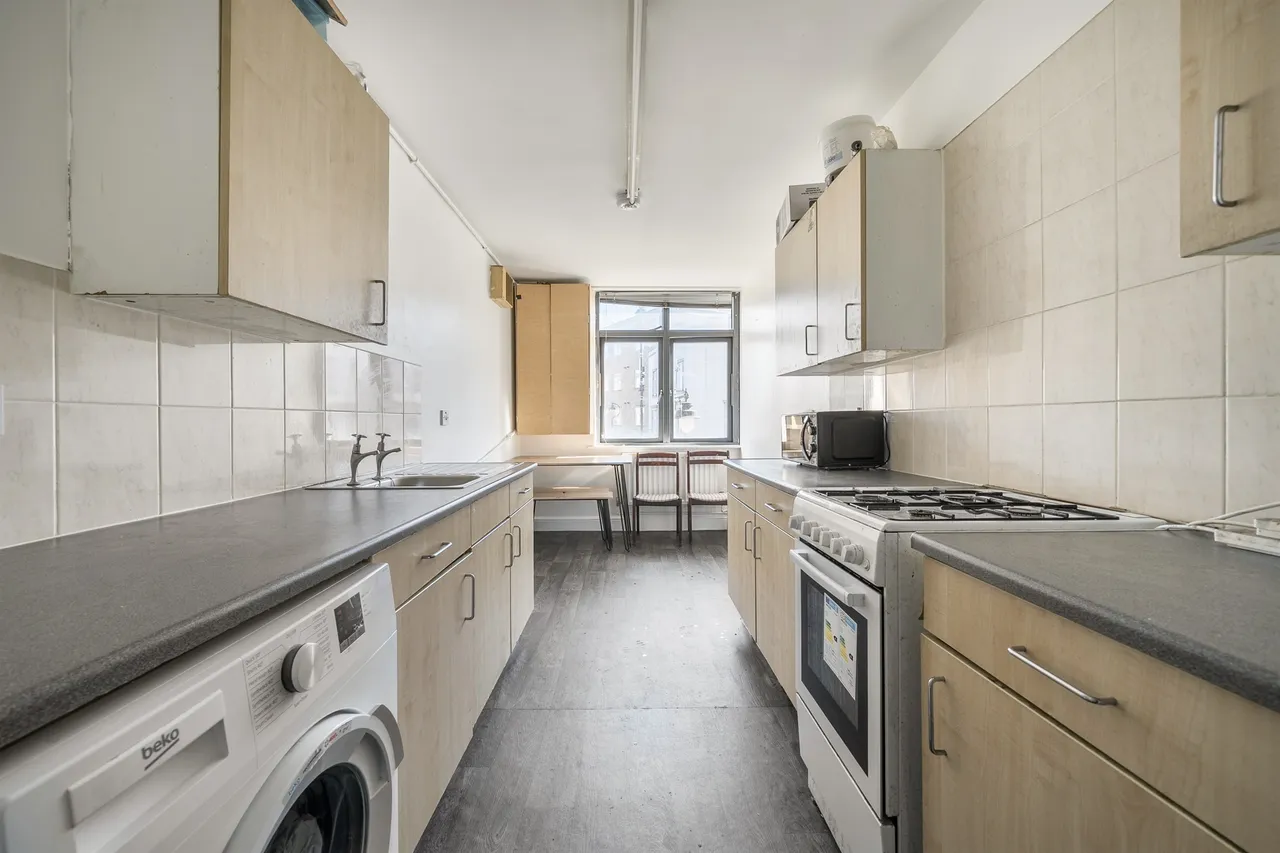 High Road, London, N17, photo 10