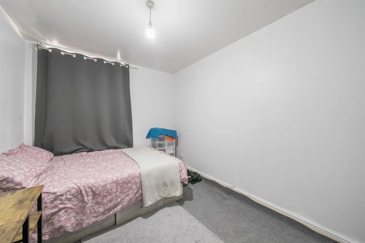 High Road, London, N17, photo 9