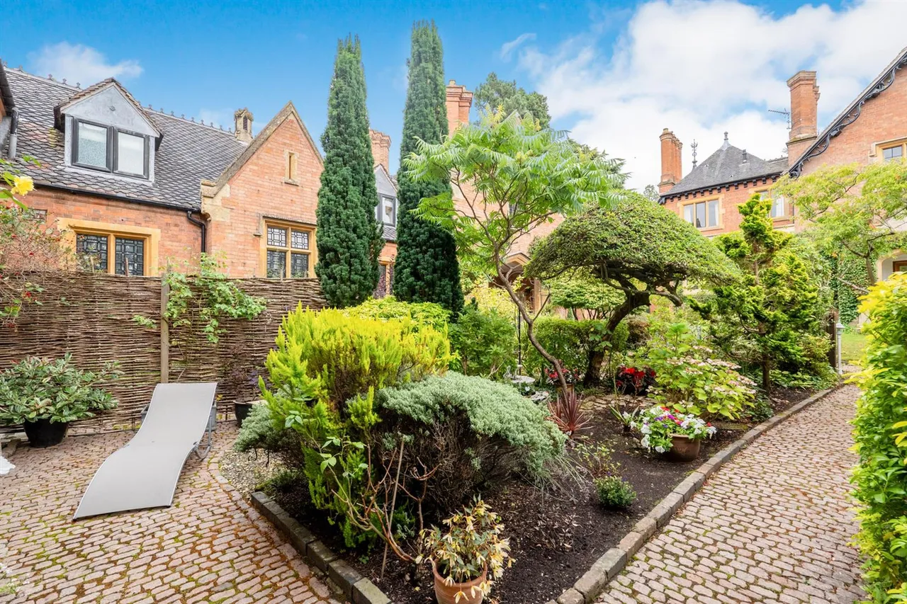 3 bed house for sale — Church Road, Snitterfield, CV37