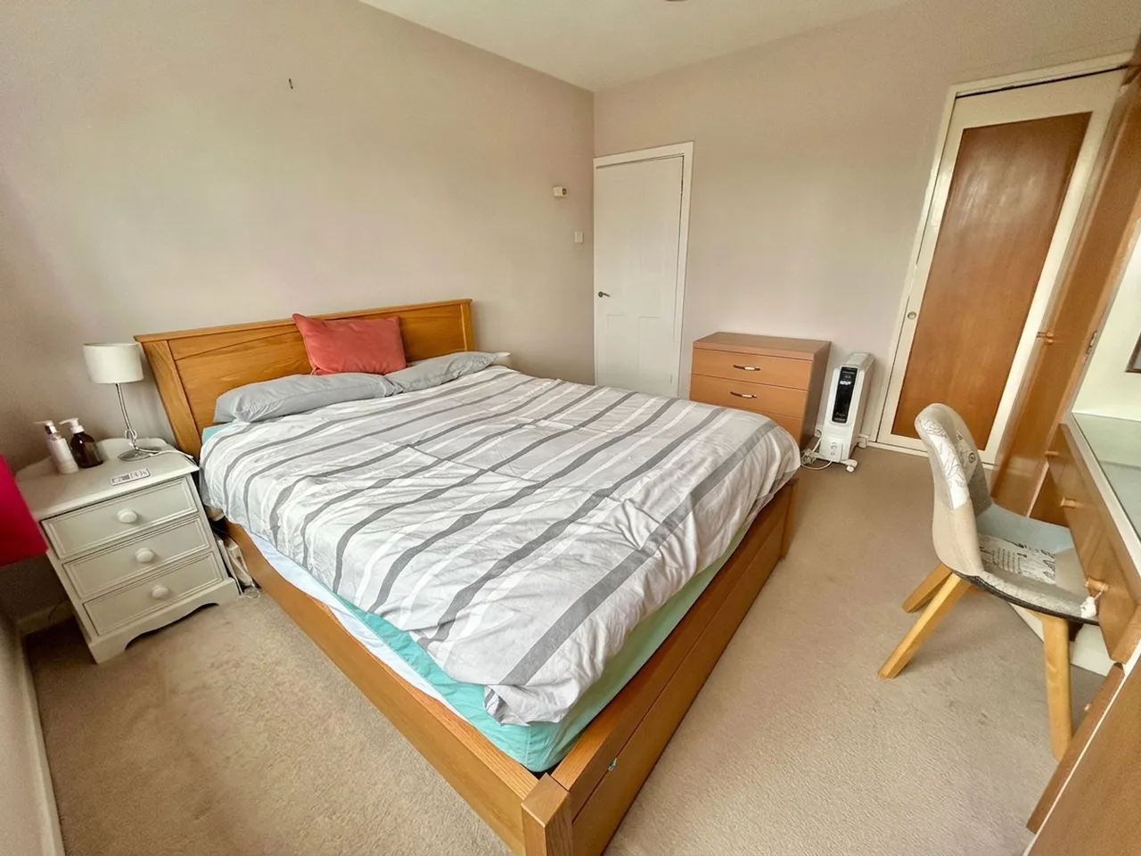 Highover House, The Beeches, photo 12