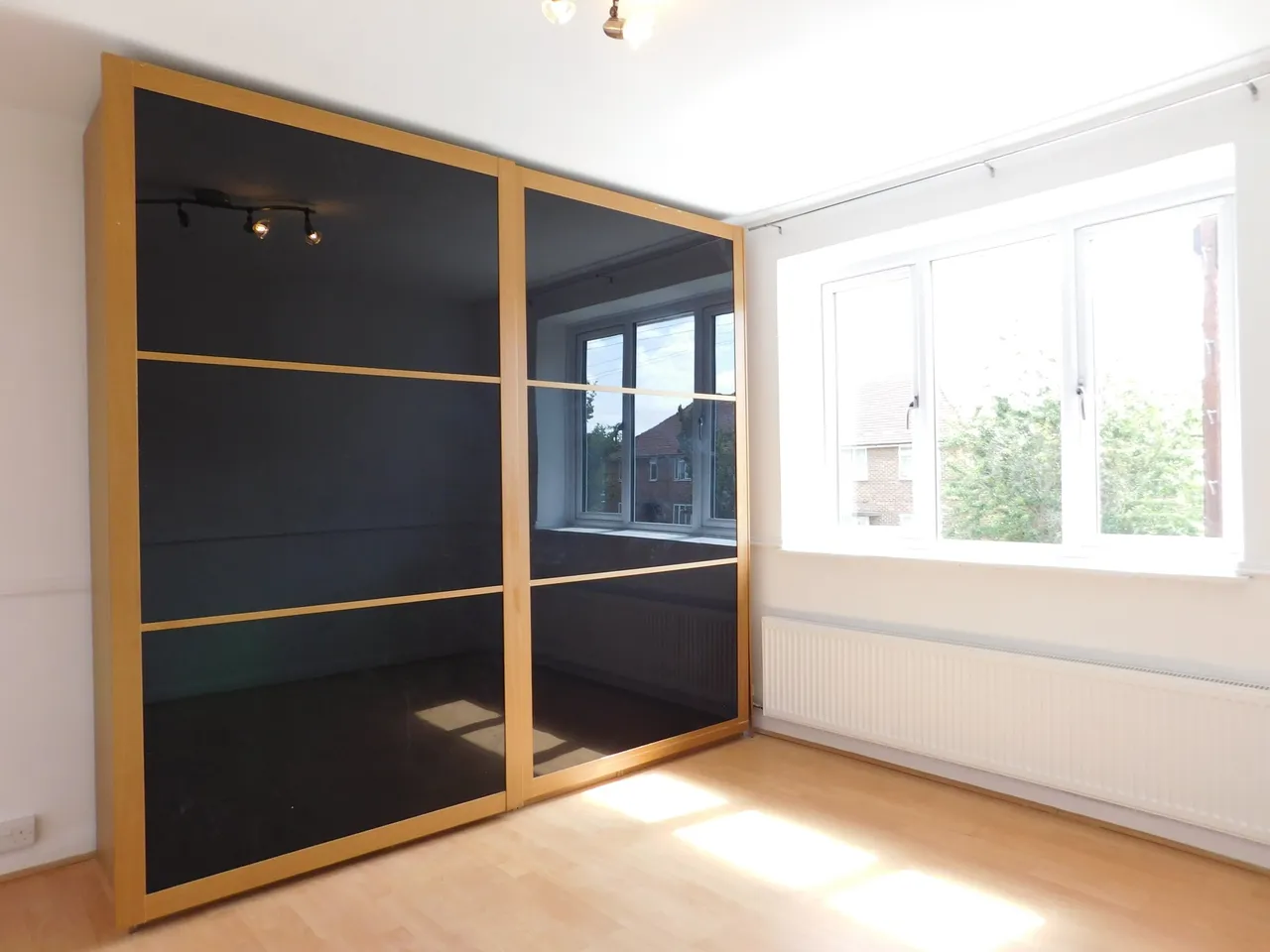 Bournemead Avenue, Northolt, Greater London, UB5 6PX, photo 8