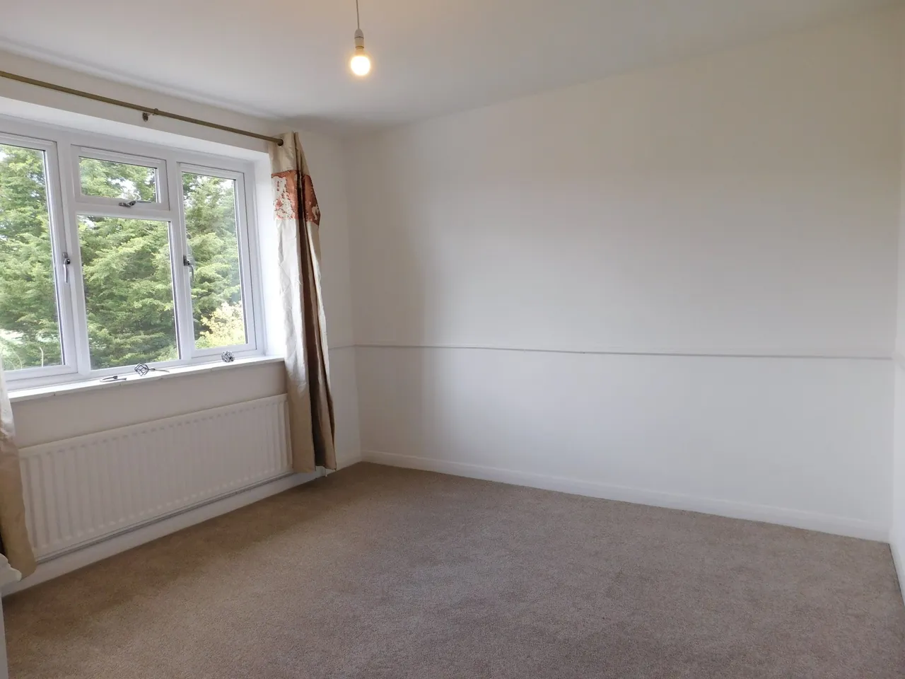 Bournemead Avenue, Northolt, Greater London, UB5 6PX, photo 9