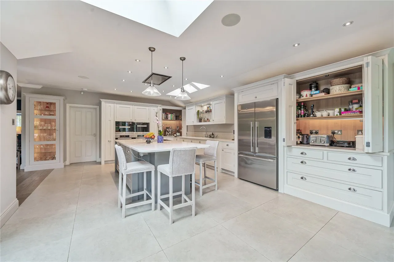 Dukes Wood Drive, Gerrards Cross, SL9, photo 3
