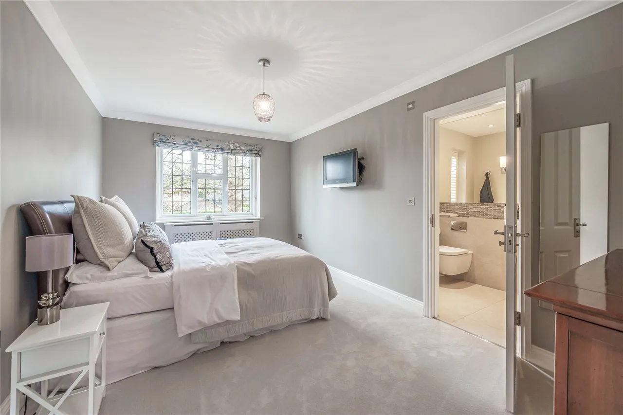 Dukes Wood Drive, Gerrards Cross, SL9, photo 11