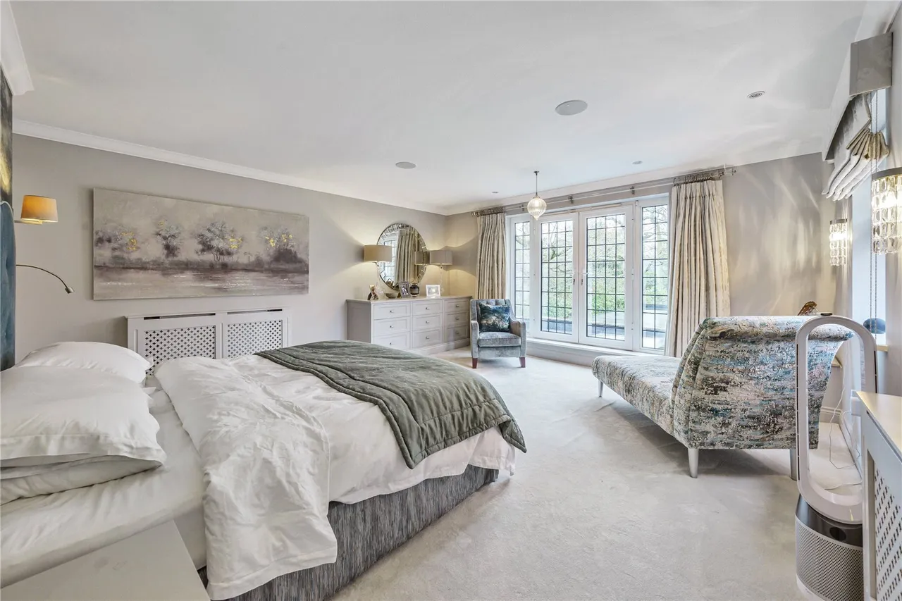 Dukes Wood Drive, Gerrards Cross, SL9, photo 9