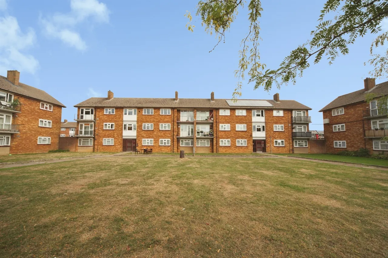 2 bed flat for sale, Whipperley Ring, Luton, LU1