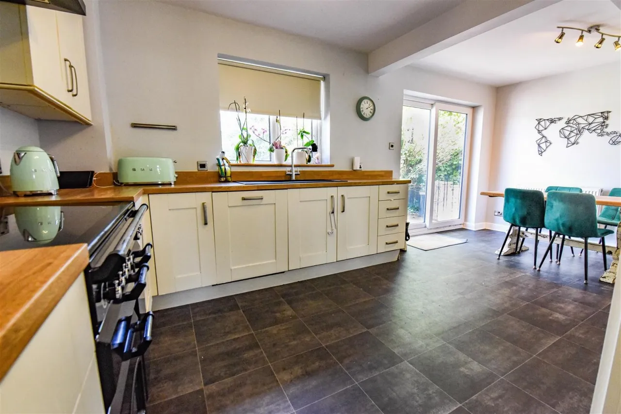 Draycott, Cam, GL11, photo 3