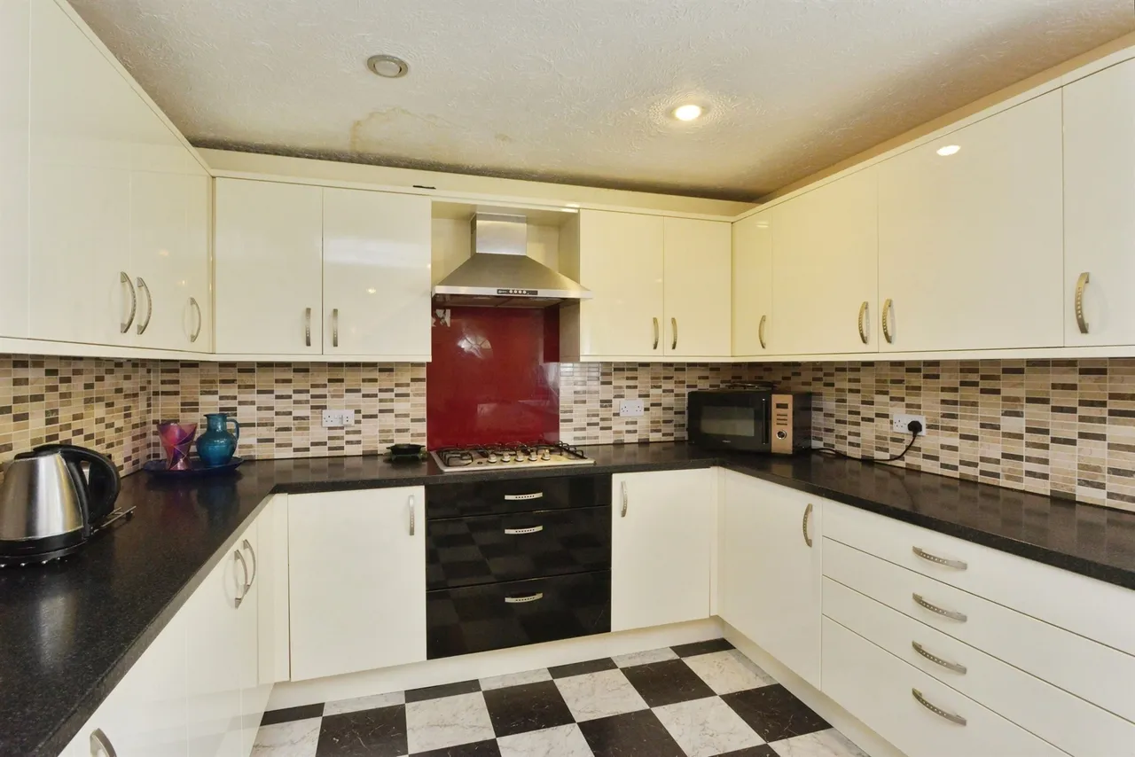 Brendon Court, Furzton, MK4, photo 7