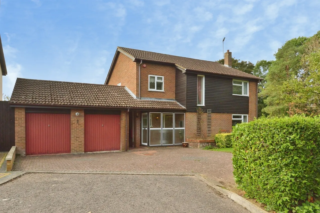4 bed house for sale, Brendon Court, Furzton, MK4